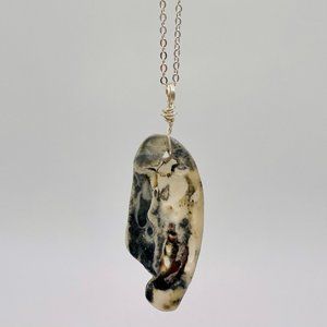 Shell Pendant on 18" Silver Chain Necklace; S18-61